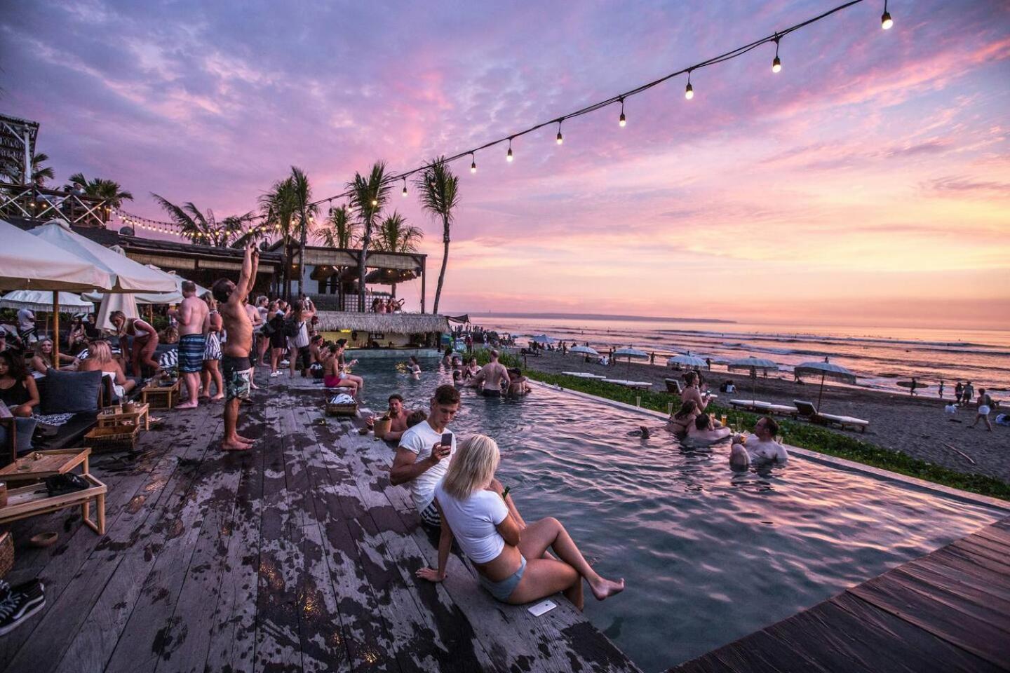 You Think You Know Canggu - Think Again! Stunning Large Luxxe 7Bed Villa ภายนอก รูปภาพ